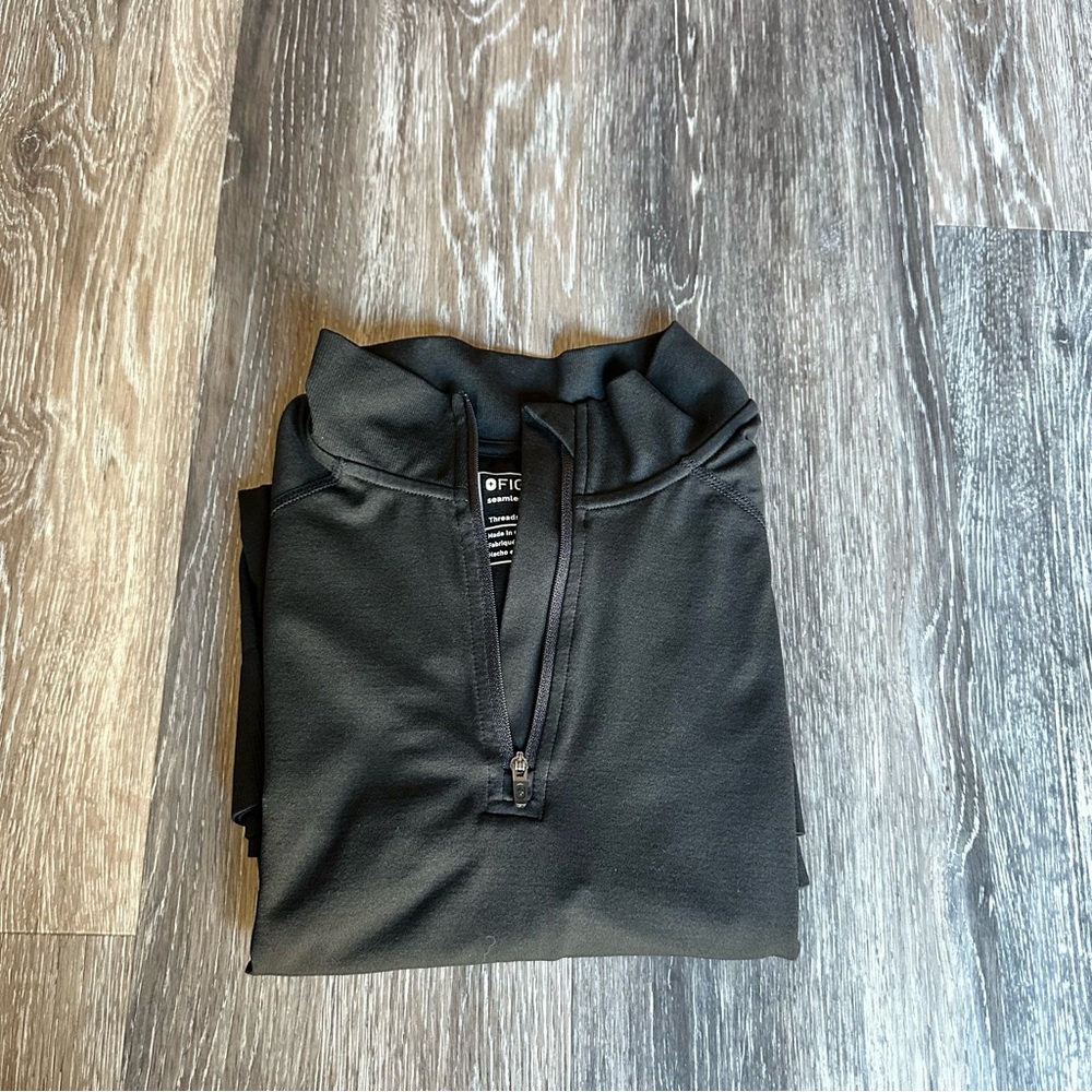 Figs Black Salta Seamless 1/4 Zip Longsleeve Underscrub